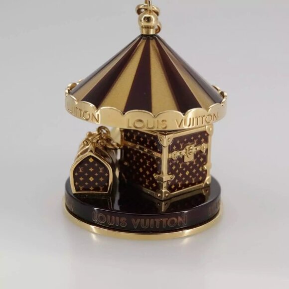 LOUIS VUITTON Bijoux Sac Carrousel Charm metal Gold M66782 LV Auth - Picture 16 of 16
